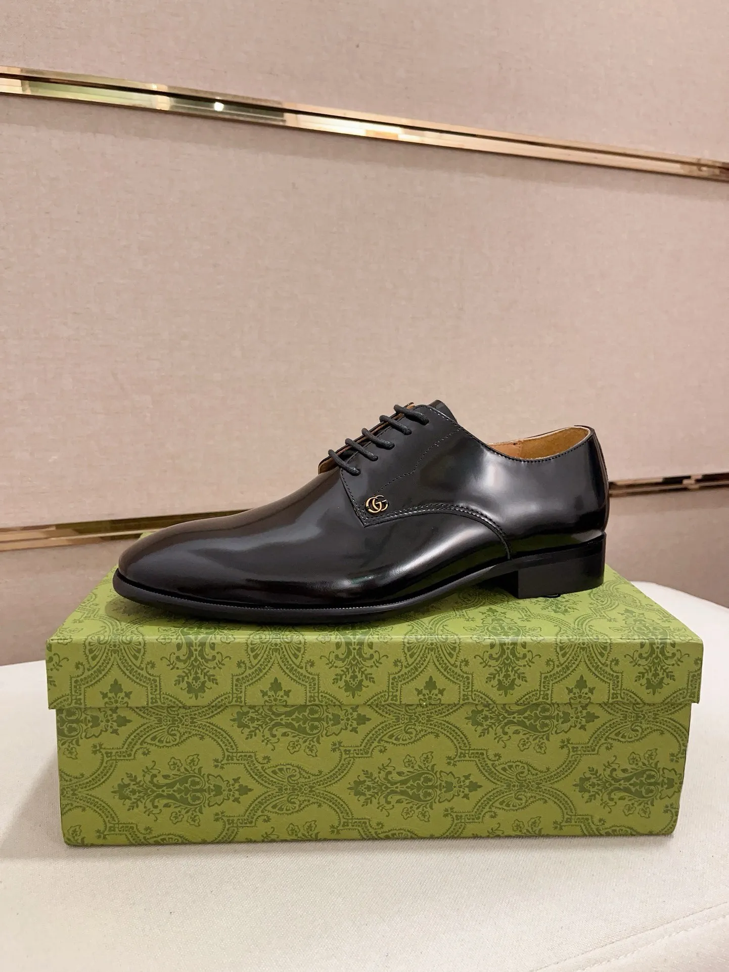 Men's shoes 💰: 520💰 (GUCCI) new series ss hot new products 💢 💠 Casual leather shoes 👞, first layer of cowhide, upper hardware buckles and logo on the sides of the shoe, brand logo on the insole and sole 💠 💎Upper: 100% cowhide 💎Inner: cowhide/100% 💎Feet: cowhide/100% 💎Sole: rubber/100% 💎SIZE: 38 39 40 41 42 43 44 Can be customized 45